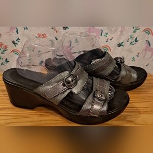 EUC Dansko Jessie Gold & Silver Casual Everyday Orthotic Clog Sandal Shoe SZ 9.5